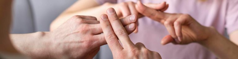 Il DL Sostegni riconosce la LIS (Lingua dei Segni Italiana) e la LIST (Lingua dei Segni Italiana Tattile)